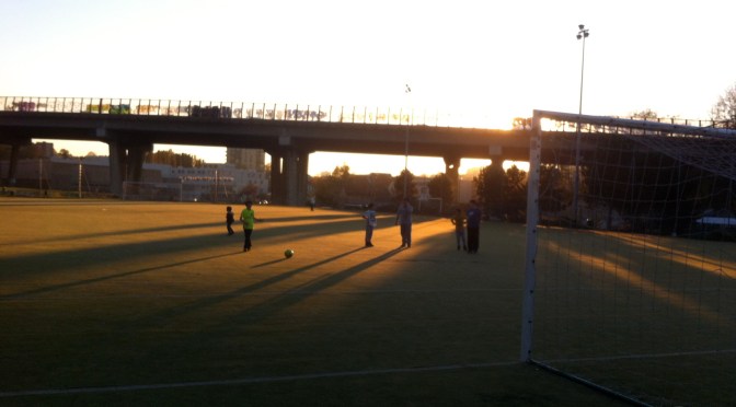 Football sous l&rsquo;autoroute